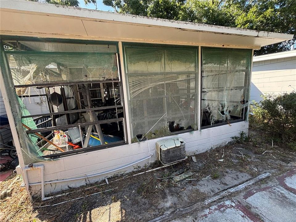 Active With Contract: $295,000 (3 beds, 2 baths, 1490 Square Feet)