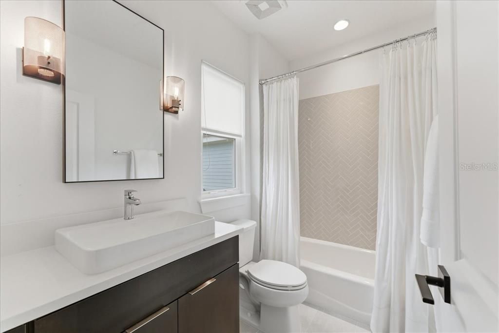 For Sale: $1,275,000 (5 beds, 4 baths, 3460 Square Feet)