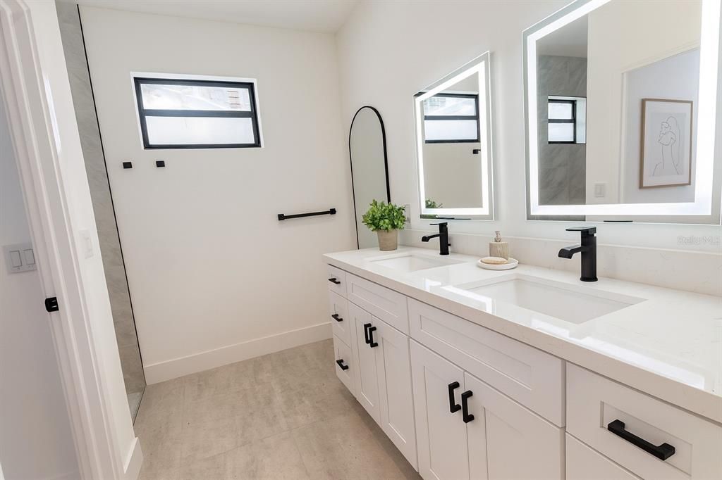 En Renta: $2,190 (4 camas, 2 baños, 1681 Pies cuadrados)