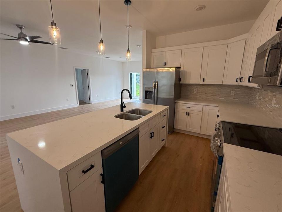 En Renta: $2,190 (4 camas, 2 baños, 1681 Pies cuadrados)