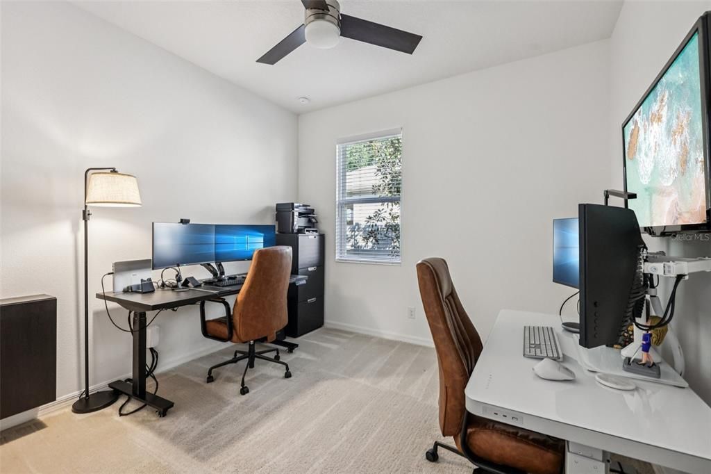 Под контрактом: $399,000 (4 спален, 2 ванн, 1867 Квадратных фут)