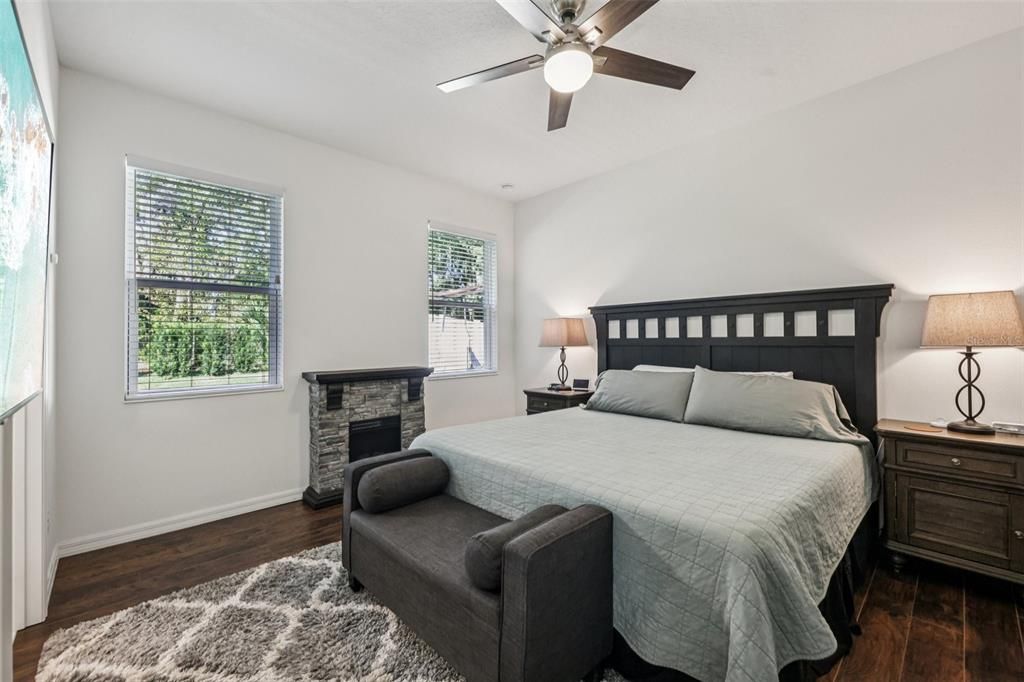 Под контрактом: $399,000 (4 спален, 2 ванн, 1867 Квадратных фут)