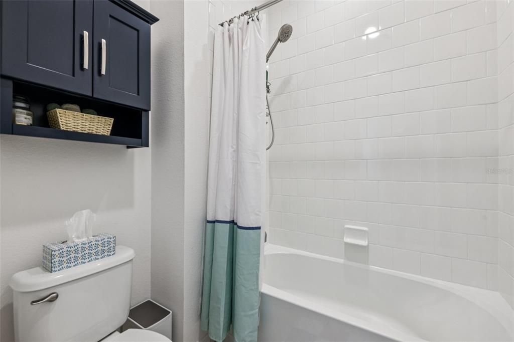 Под контрактом: $399,000 (4 спален, 2 ванн, 1867 Квадратных фут)