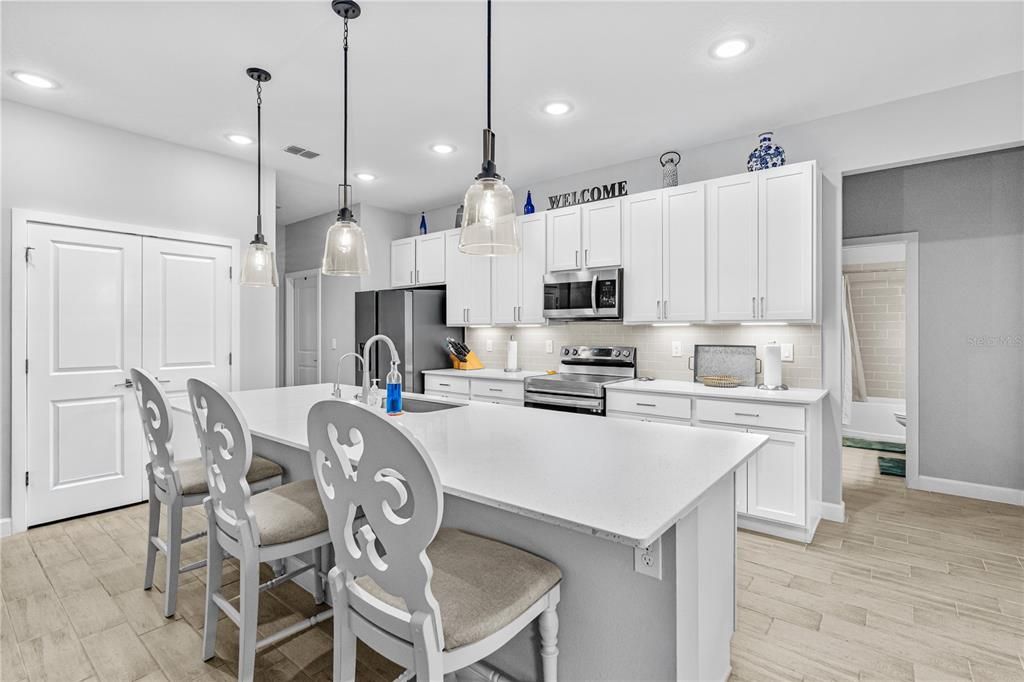 待售: $434,900 (4 贝兹, 3 浴室, 2306 平方英尺)