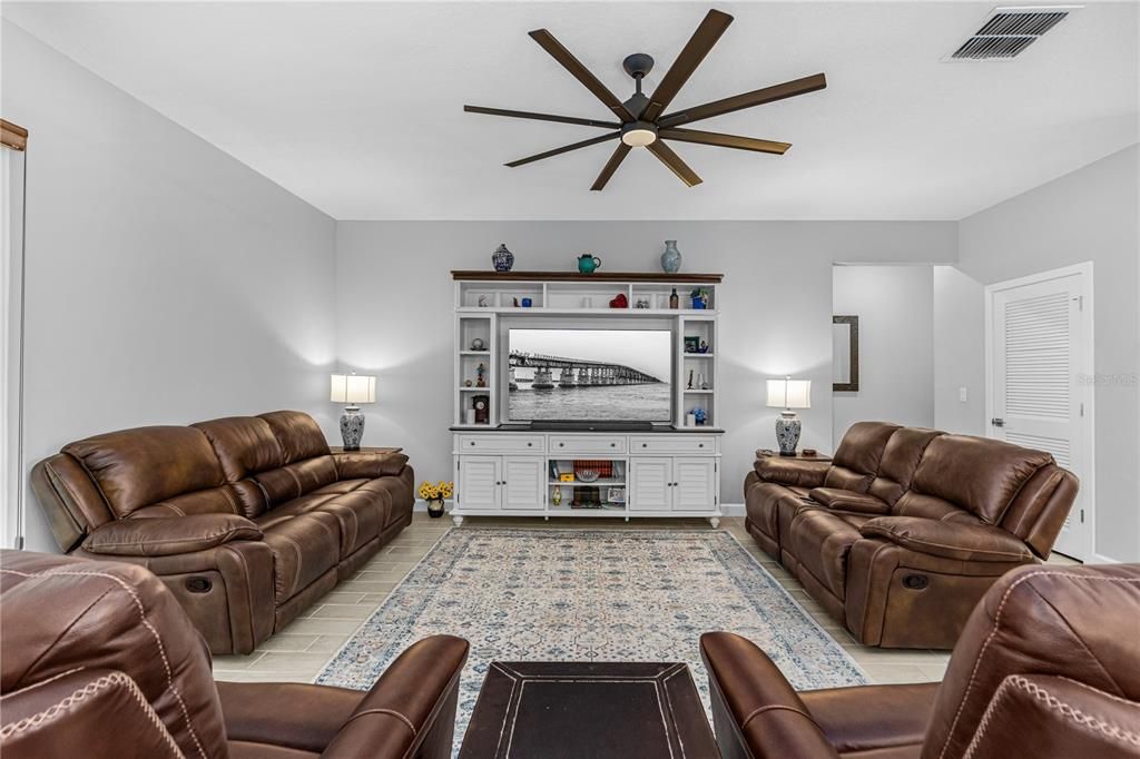 待售: $434,900 (4 贝兹, 3 浴室, 2306 平方英尺)