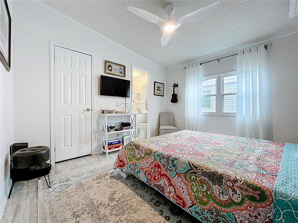 Activo con contrato: $320,000 (2 camas, 2 baños, 1571 Pies cuadrados)