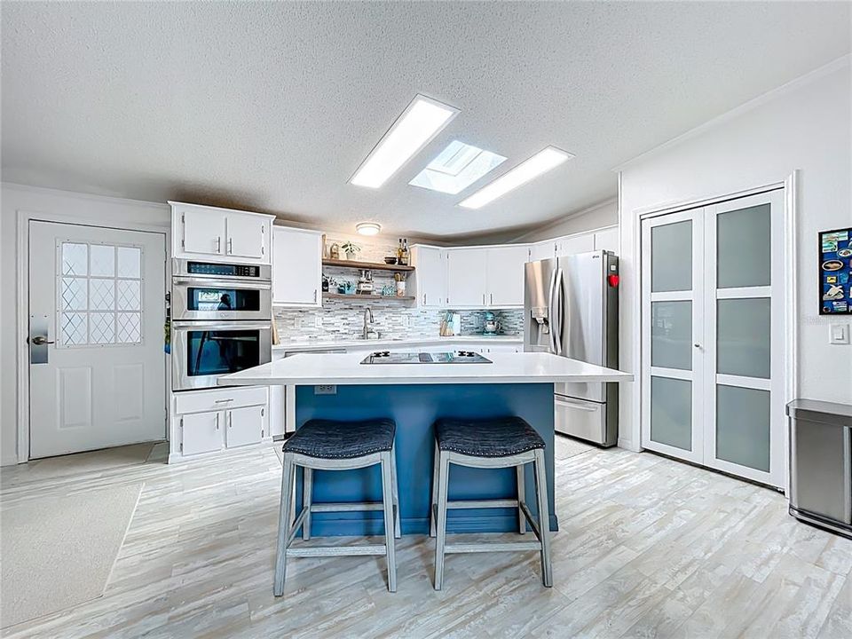 Activo con contrato: $320,000 (2 camas, 2 baños, 1571 Pies cuadrados)