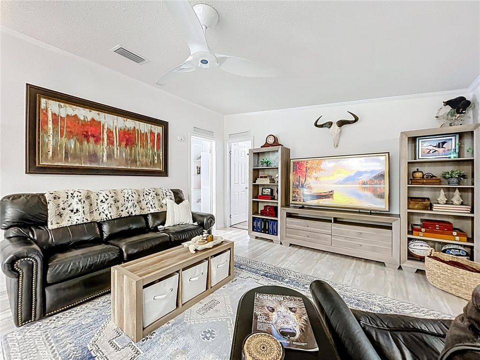 Activo con contrato: $320,000 (2 camas, 2 baños, 1571 Pies cuadrados)