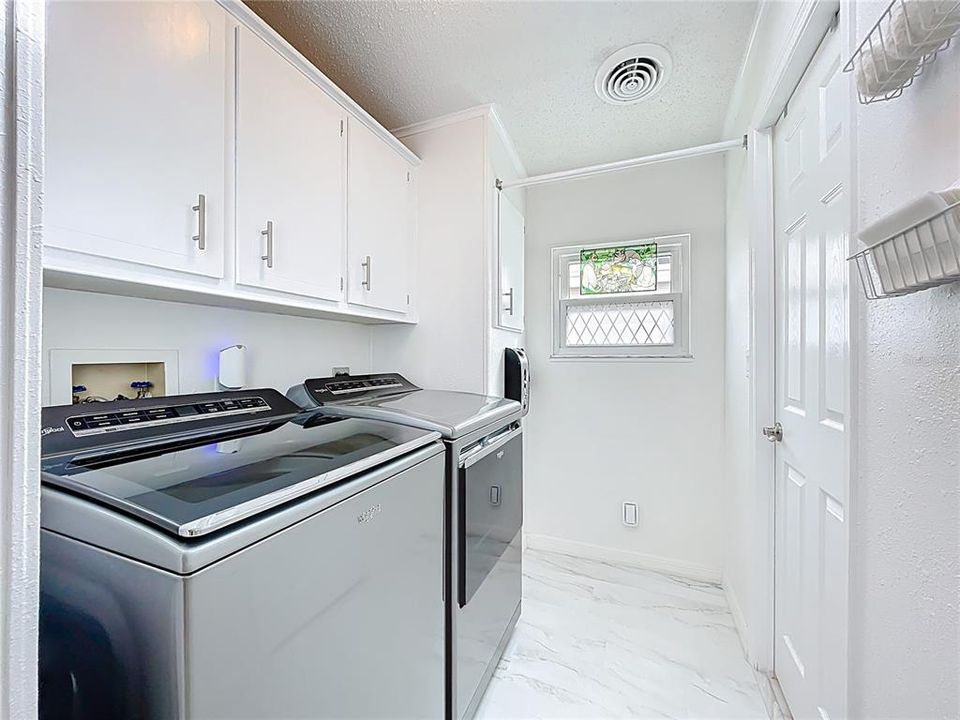 Activo con contrato: $320,000 (2 camas, 2 baños, 1571 Pies cuadrados)