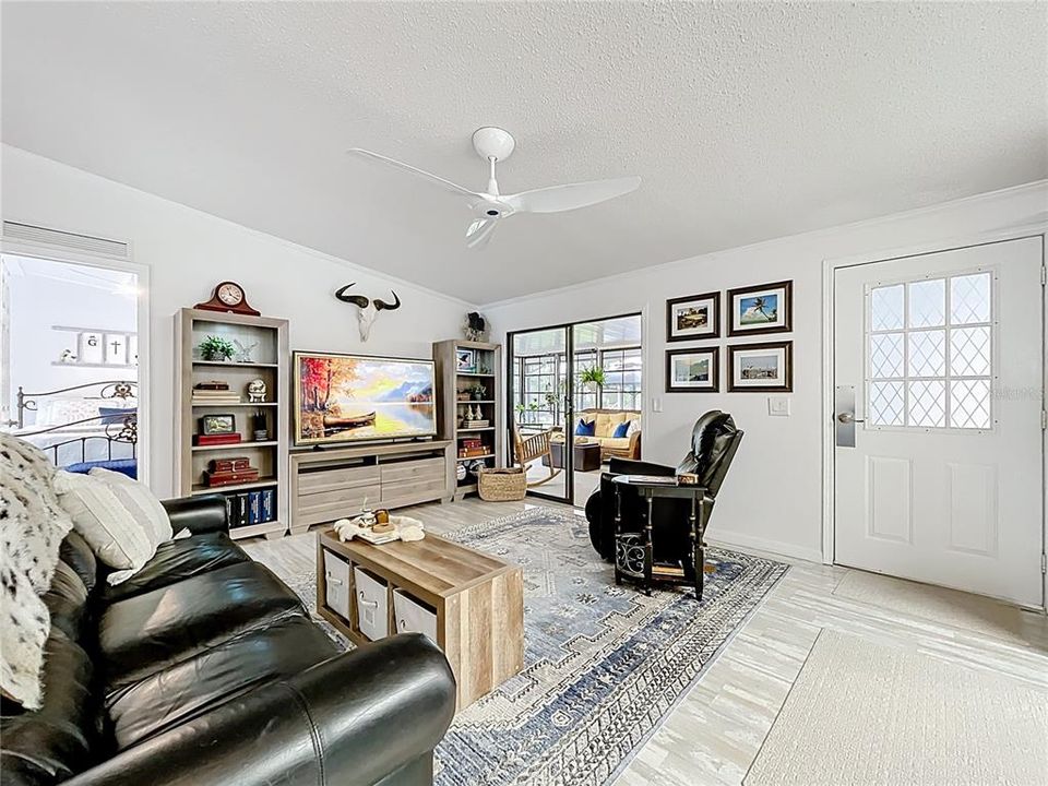 Activo con contrato: $320,000 (2 camas, 2 baños, 1571 Pies cuadrados)