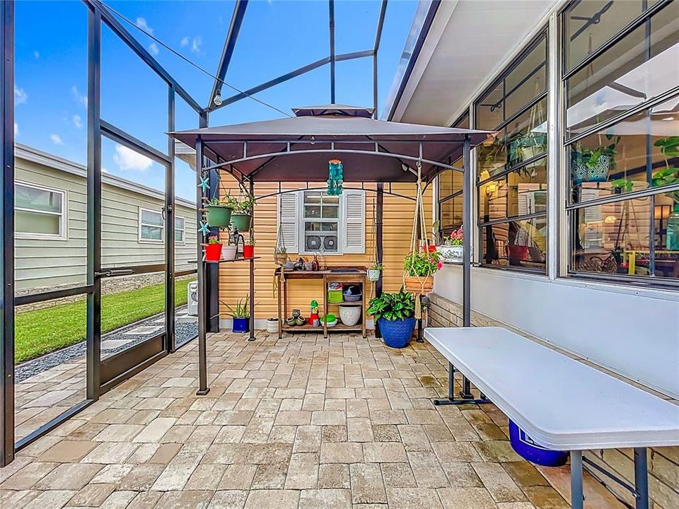 Activo con contrato: $320,000 (2 camas, 2 baños, 1571 Pies cuadrados)