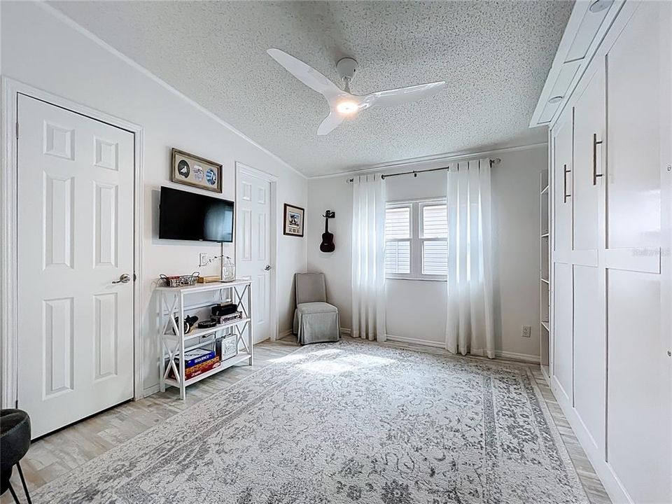 Activo con contrato: $320,000 (2 camas, 2 baños, 1571 Pies cuadrados)