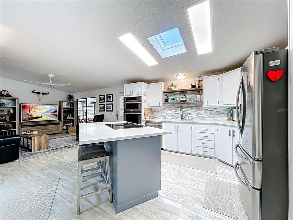 Activo con contrato: $320,000 (2 camas, 2 baños, 1571 Pies cuadrados)