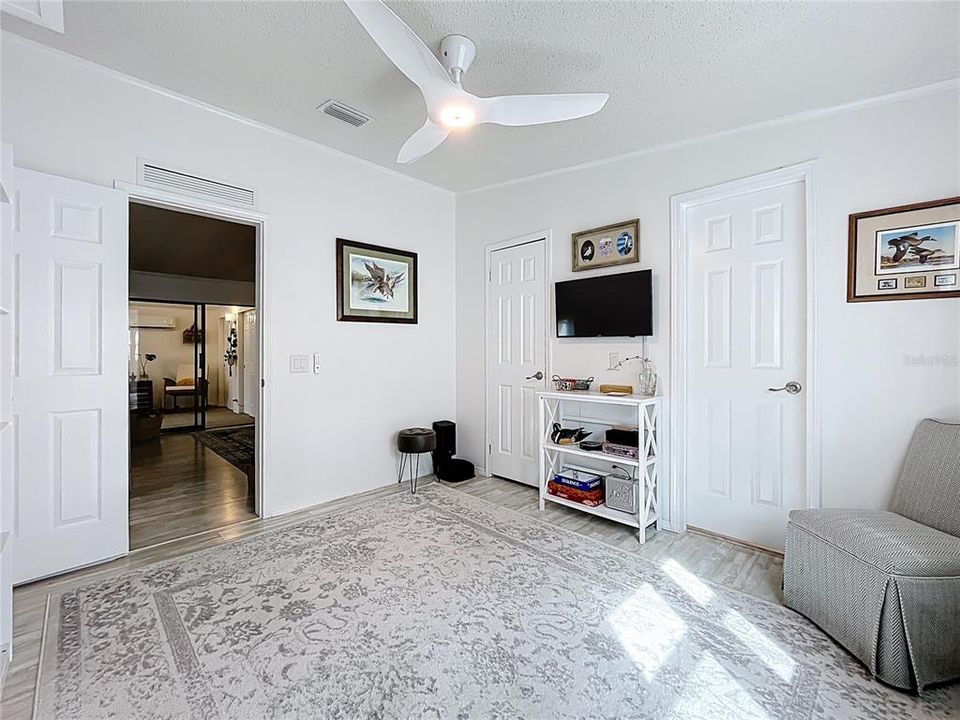 Activo con contrato: $320,000 (2 camas, 2 baños, 1571 Pies cuadrados)