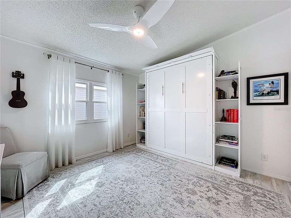 Activo con contrato: $320,000 (2 camas, 2 baños, 1571 Pies cuadrados)