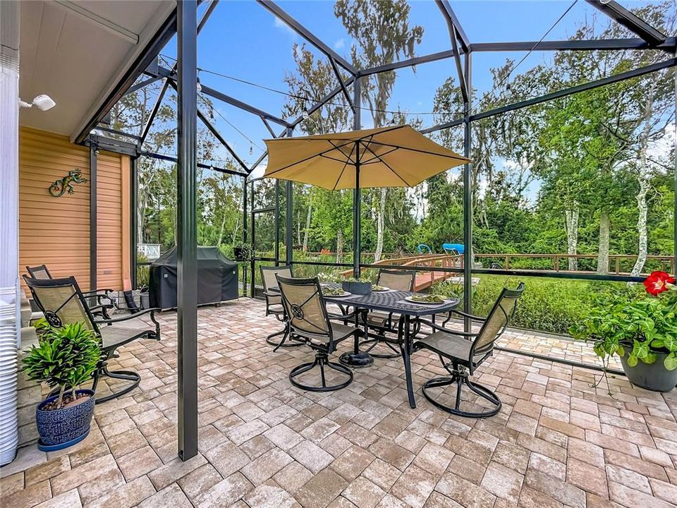 Activo con contrato: $320,000 (2 camas, 2 baños, 1571 Pies cuadrados)