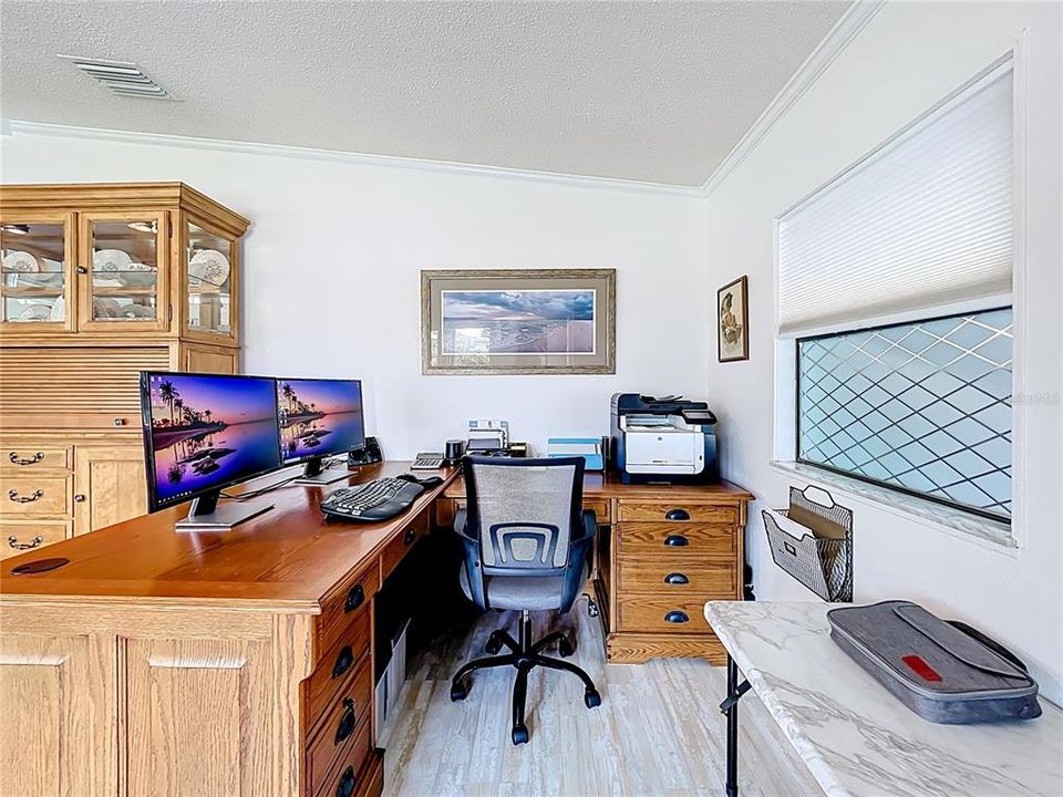 Activo con contrato: $320,000 (2 camas, 2 baños, 1571 Pies cuadrados)