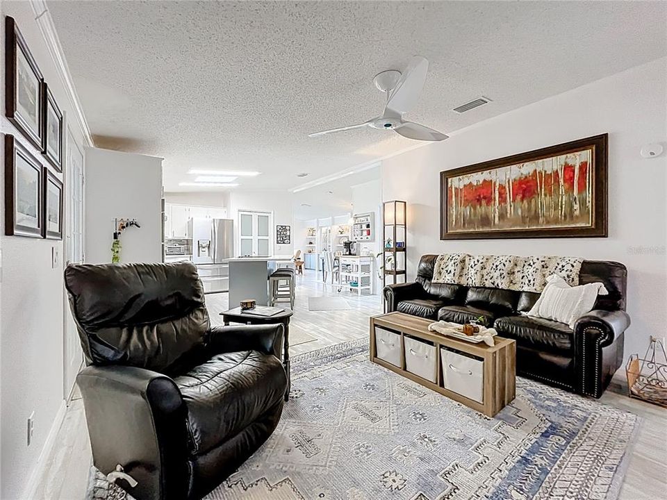 Activo con contrato: $320,000 (2 camas, 2 baños, 1571 Pies cuadrados)