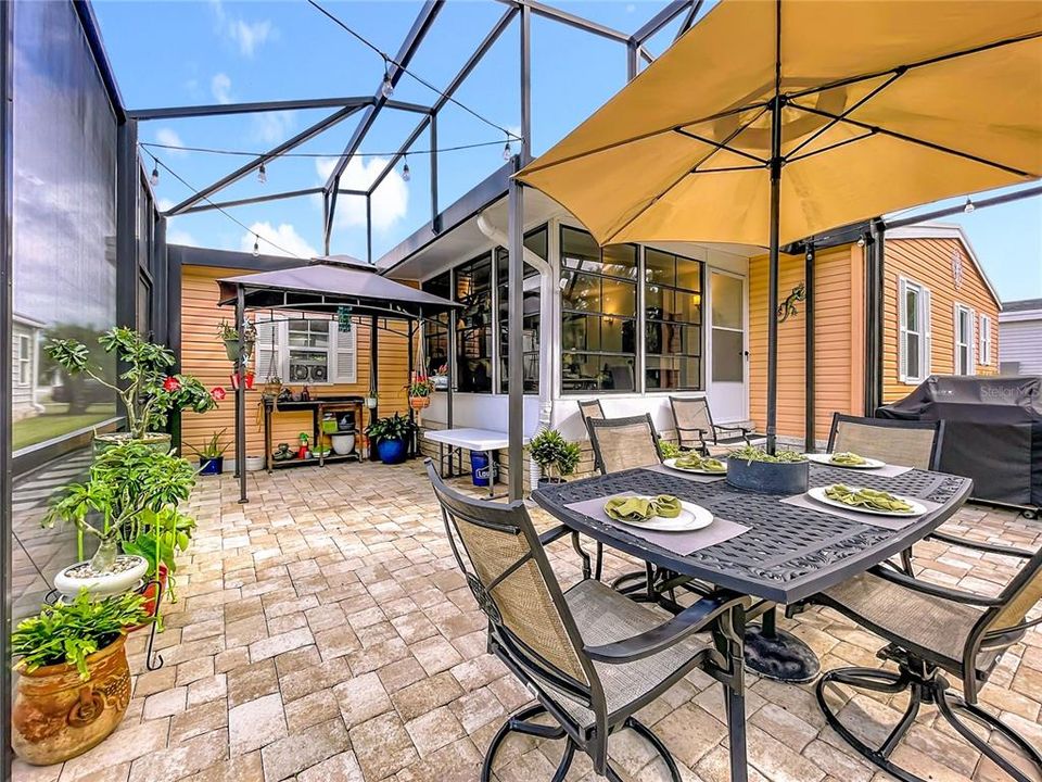 Activo con contrato: $320,000 (2 camas, 2 baños, 1571 Pies cuadrados)