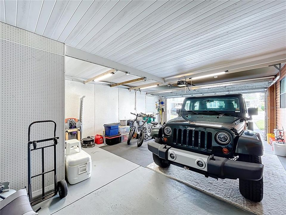 Activo con contrato: $320,000 (2 camas, 2 baños, 1571 Pies cuadrados)