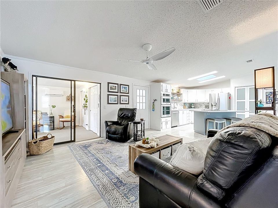 Activo con contrato: $320,000 (2 camas, 2 baños, 1571 Pies cuadrados)