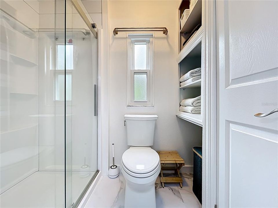 Activo con contrato: $320,000 (2 camas, 2 baños, 1571 Pies cuadrados)