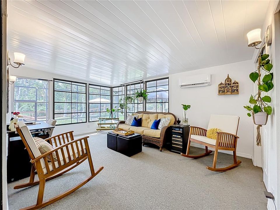 Activo con contrato: $320,000 (2 camas, 2 baños, 1571 Pies cuadrados)