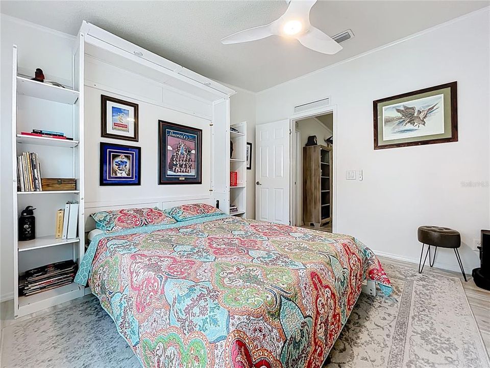 Activo con contrato: $320,000 (2 camas, 2 baños, 1571 Pies cuadrados)