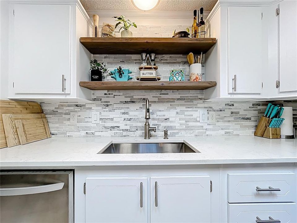 Activo con contrato: $320,000 (2 camas, 2 baños, 1571 Pies cuadrados)