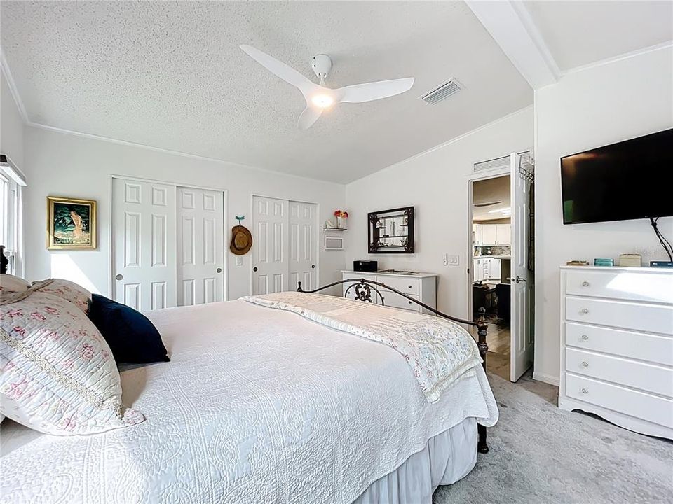 Activo con contrato: $320,000 (2 camas, 2 baños, 1571 Pies cuadrados)