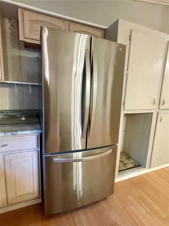 合同活跃: $140,000 (3 贝兹, 2 浴室, 1040 平方英尺)