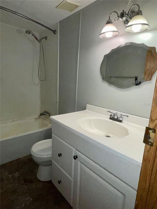 合同活跃: $140,000 (3 贝兹, 2 浴室, 1040 平方英尺)