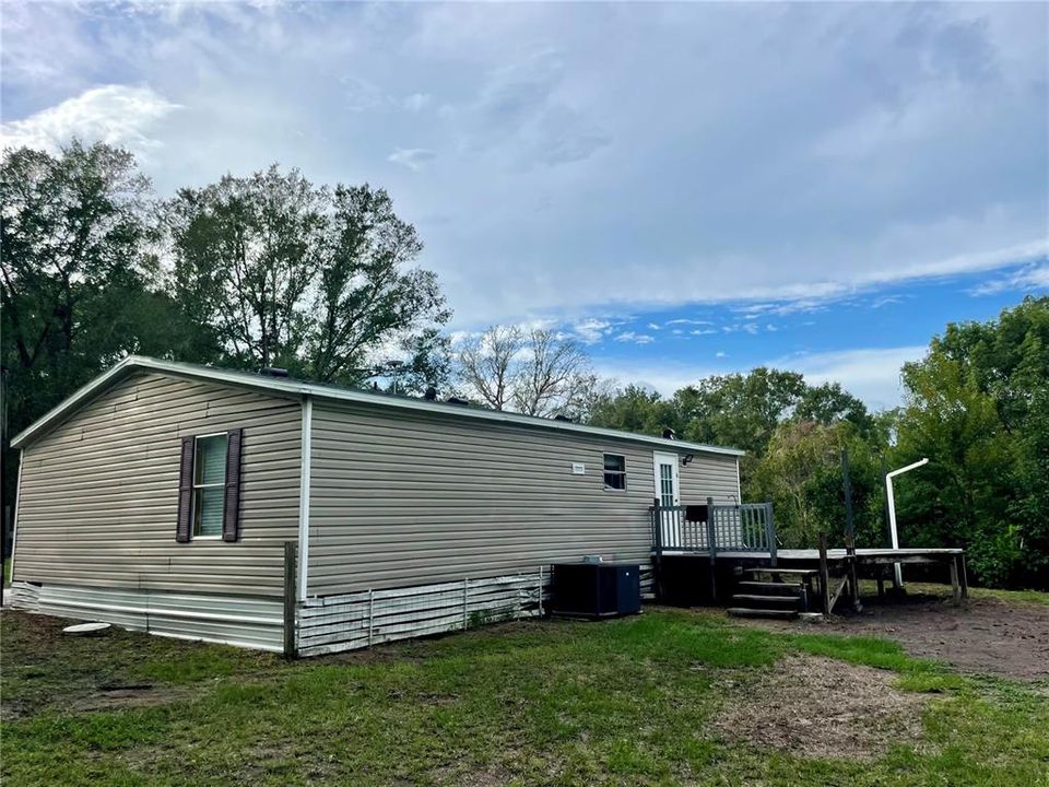 合同活跃: $140,000 (3 贝兹, 2 浴室, 1040 平方英尺)