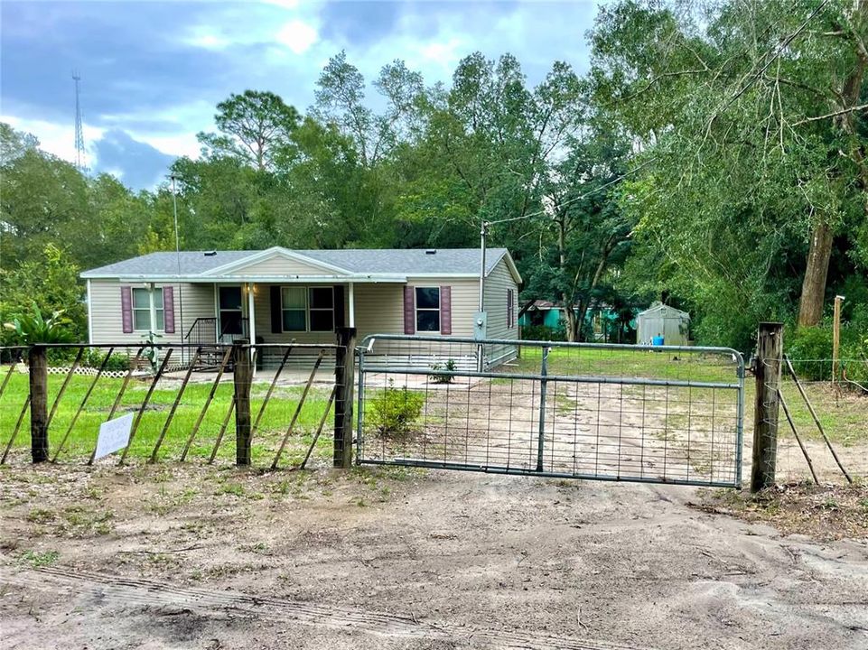 合同活跃: $140,000 (3 贝兹, 2 浴室, 1040 平方英尺)