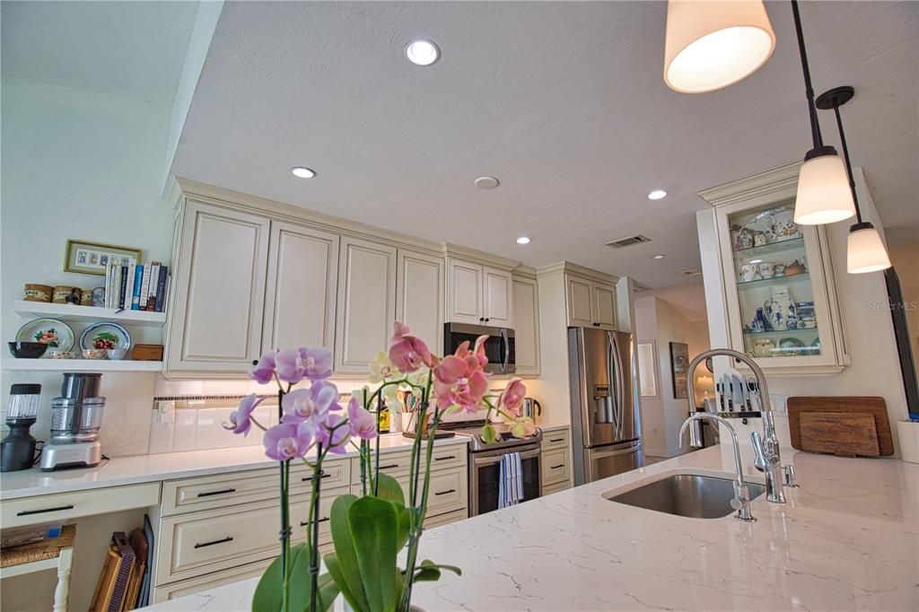 En Venta: $749,900 (3 camas, 2 baños, 2227 Pies cuadrados)