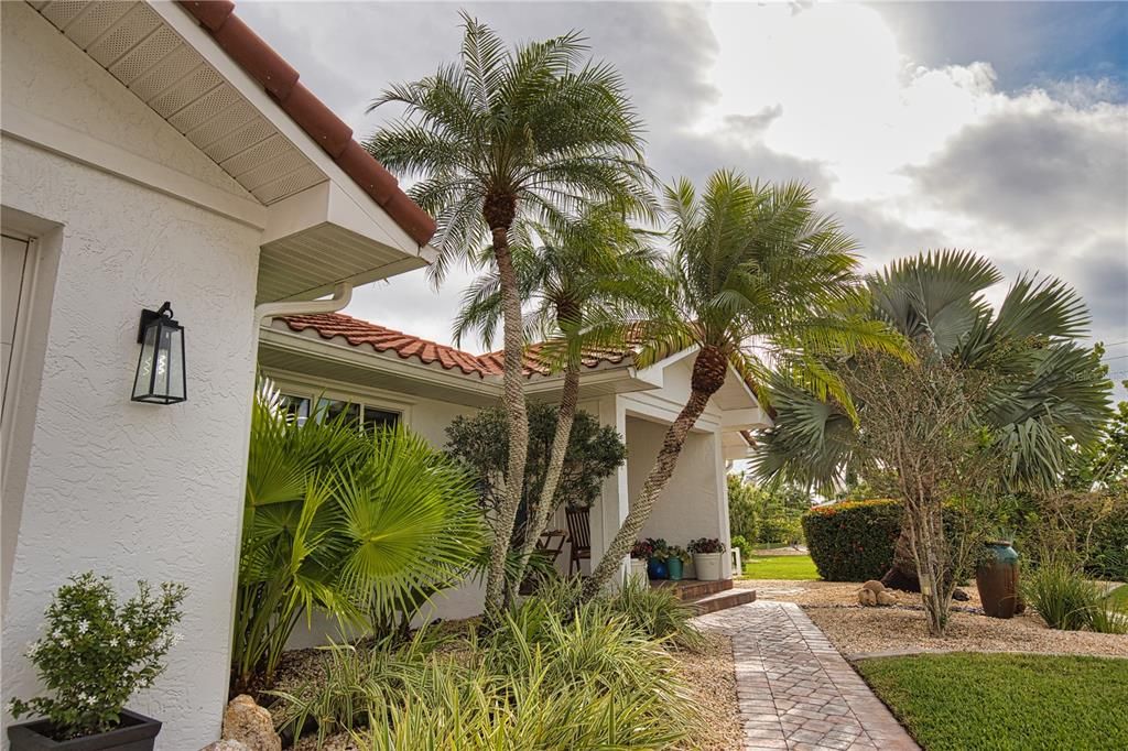 En Venta: $749,900 (3 camas, 2 baños, 2227 Pies cuadrados)