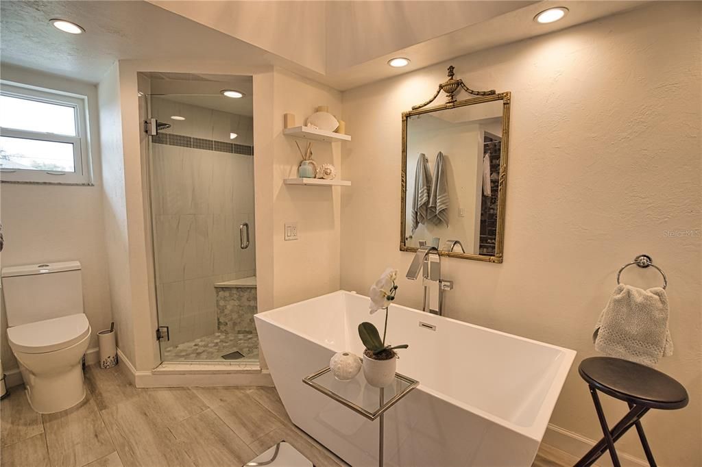 En Venta: $749,900 (3 camas, 2 baños, 2227 Pies cuadrados)