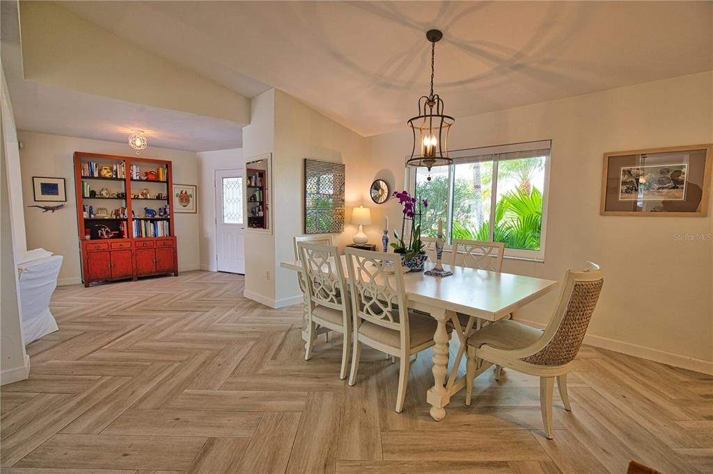 En Venta: $749,900 (3 camas, 2 baños, 2227 Pies cuadrados)