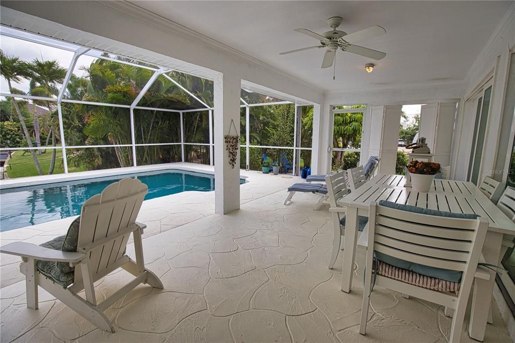 En Venta: $749,900 (3 camas, 2 baños, 2227 Pies cuadrados)