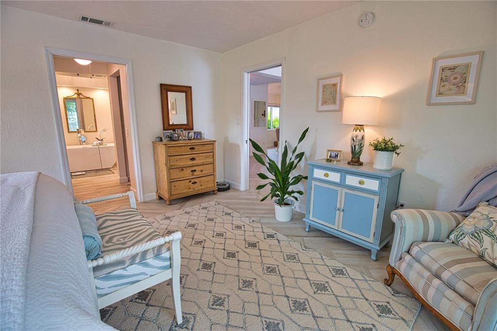 En Venta: $749,900 (3 camas, 2 baños, 2227 Pies cuadrados)