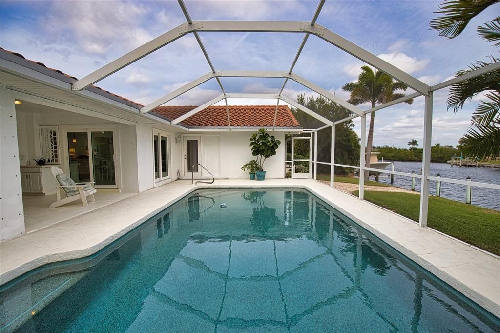 En Venta: $749,900 (3 camas, 2 baños, 2227 Pies cuadrados)