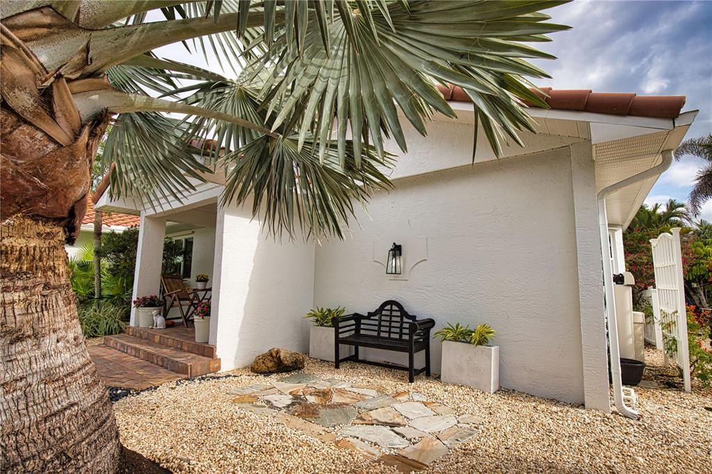 En Venta: $749,900 (3 camas, 2 baños, 2227 Pies cuadrados)