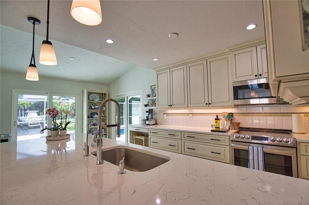 En Venta: $749,900 (3 camas, 2 baños, 2227 Pies cuadrados)