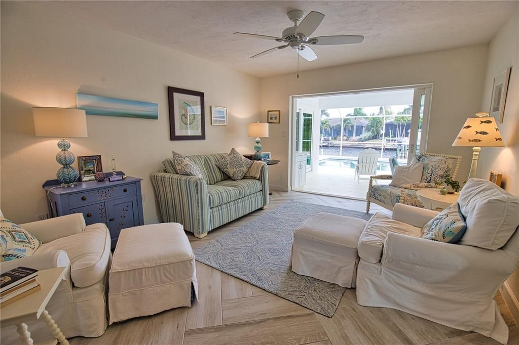 En Venta: $749,900 (3 camas, 2 baños, 2227 Pies cuadrados)