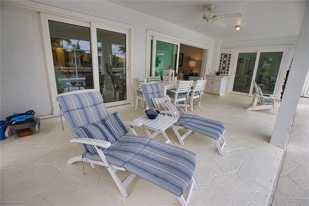 En Venta: $749,900 (3 camas, 2 baños, 2227 Pies cuadrados)