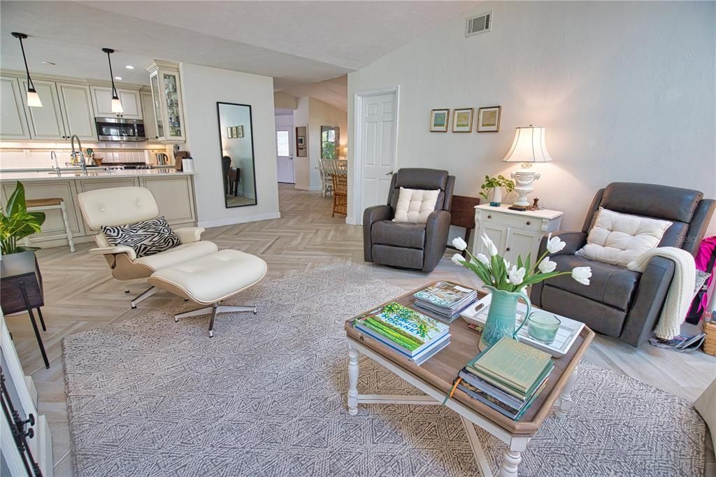 En Venta: $749,900 (3 camas, 2 baños, 2227 Pies cuadrados)