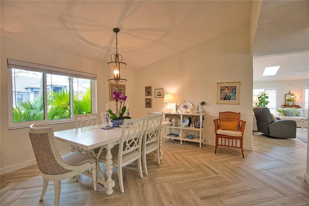 En Venta: $749,900 (3 camas, 2 baños, 2227 Pies cuadrados)