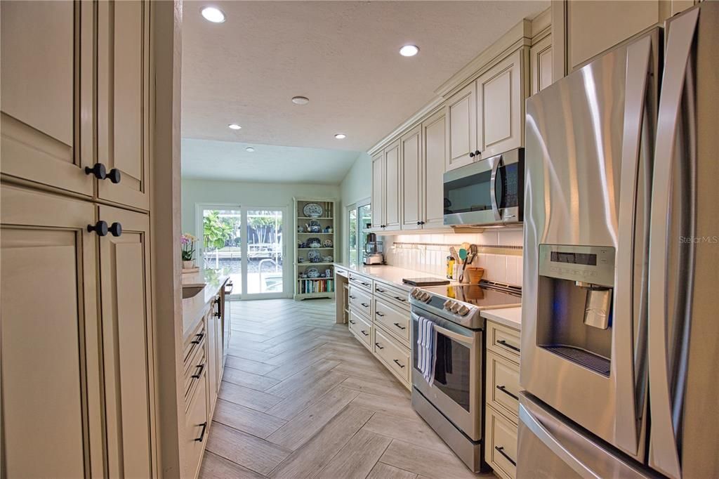 En Venta: $749,900 (3 camas, 2 baños, 2227 Pies cuadrados)