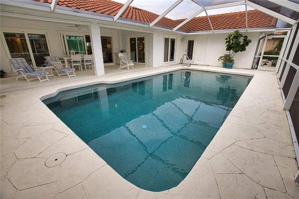 En Venta: $749,900 (3 camas, 2 baños, 2227 Pies cuadrados)