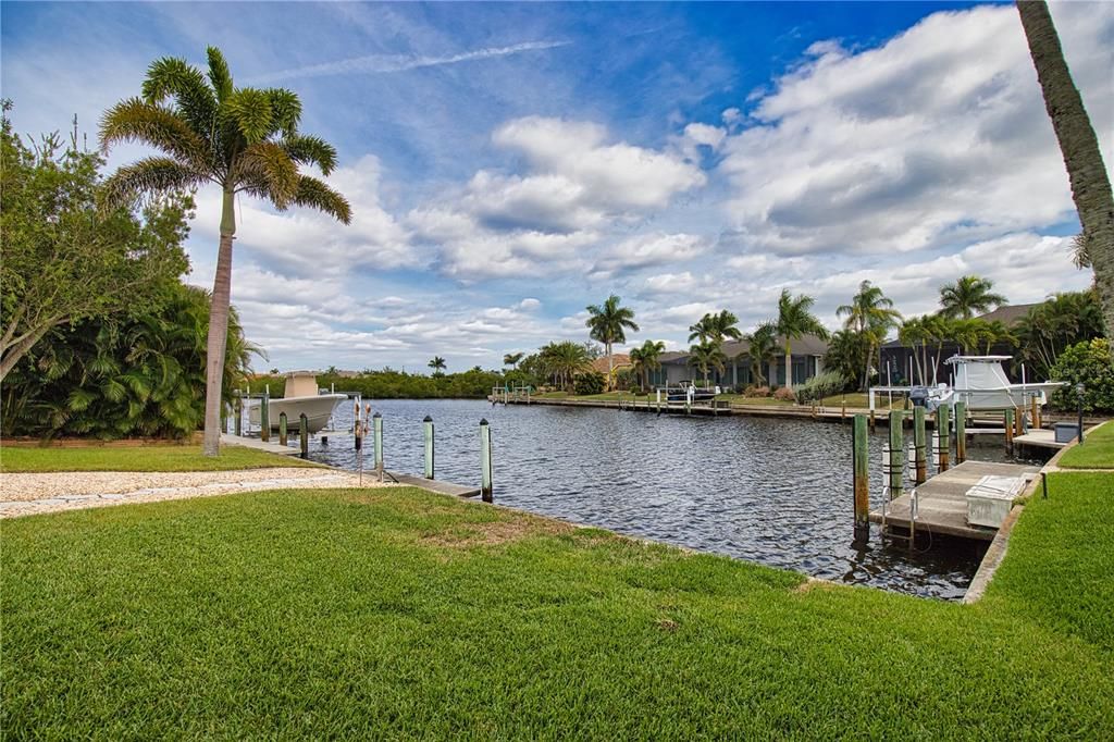 En Venta: $749,900 (3 camas, 2 baños, 2227 Pies cuadrados)